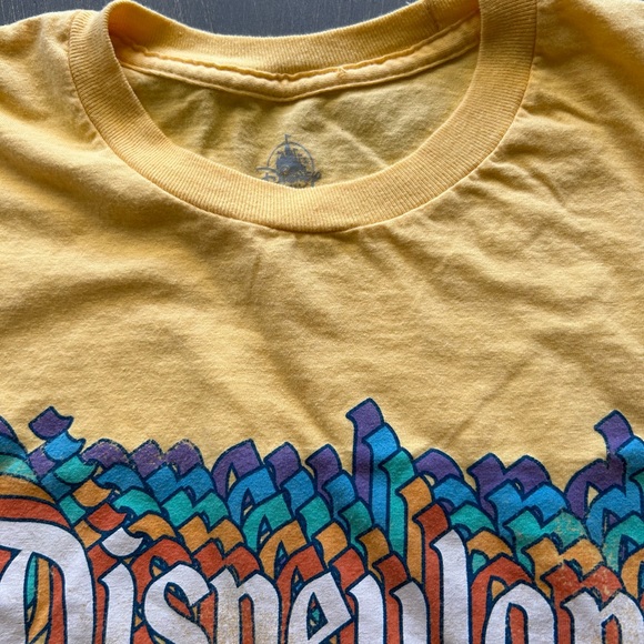 DISNEY DISNEYLAND RESORT TEE T-SHIRT Sz S Yellow 3D RAINBOW LOGO - Picture 6 of 7